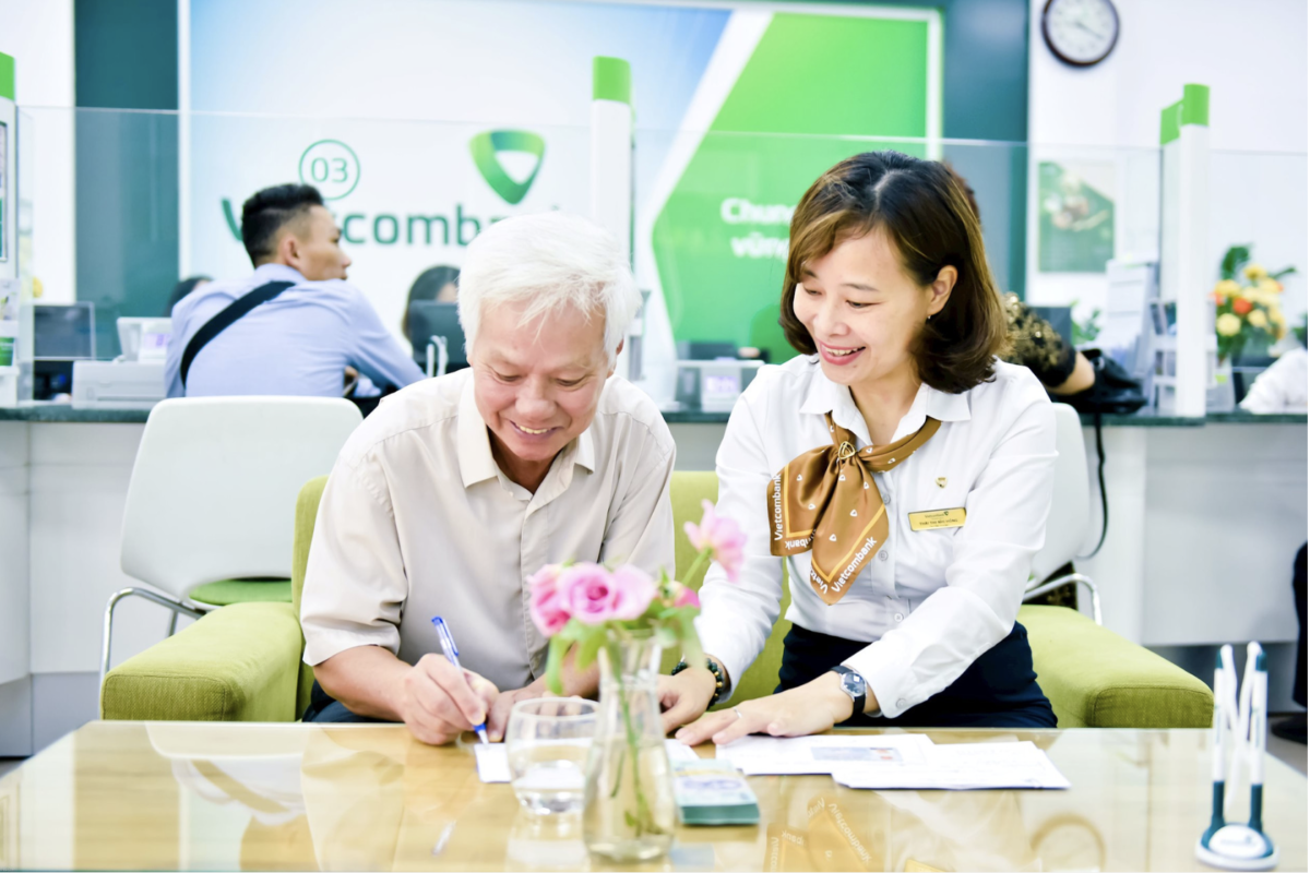 Cách phối đồ của nhân viên ngân hàng Vietcombank 